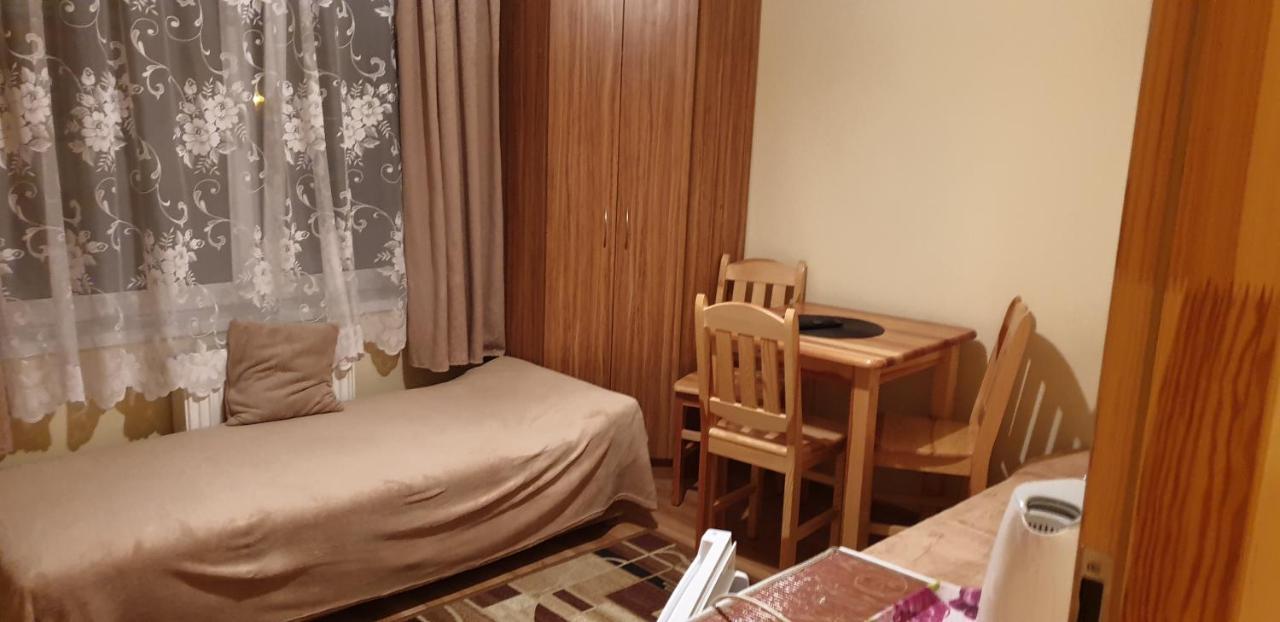 "U Izy" Pokoje Goscinne I Przyczepy Campingowe Großmöllen Exterior foto