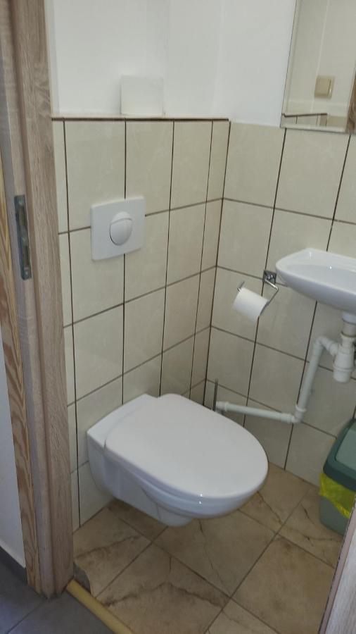 "U Izy" Pokoje Goscinne I Przyczepy Campingowe Großmöllen Exterior foto